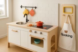 Cocina funcional y moderna para niños, diseñada con colores alegres, superficies seguras y utensilios educativos, ideal para aprender y jugar en familia.