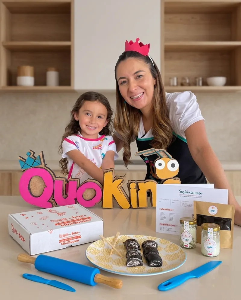 Tata, de Quoking, cocinando con una MiniQuoker junto a una Quo-box de Sushi de Oreo